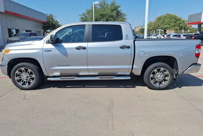2014 Toyota Tundra CrewMax photo 1