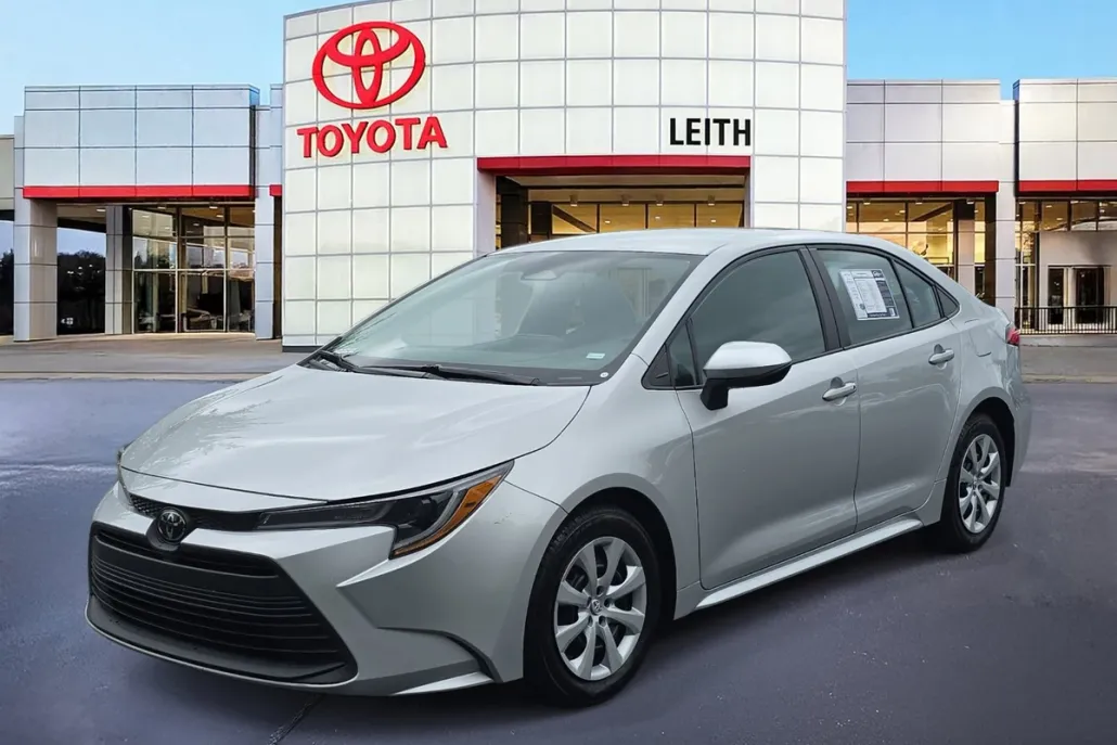 2023 Toyota Corolla LE photo 1