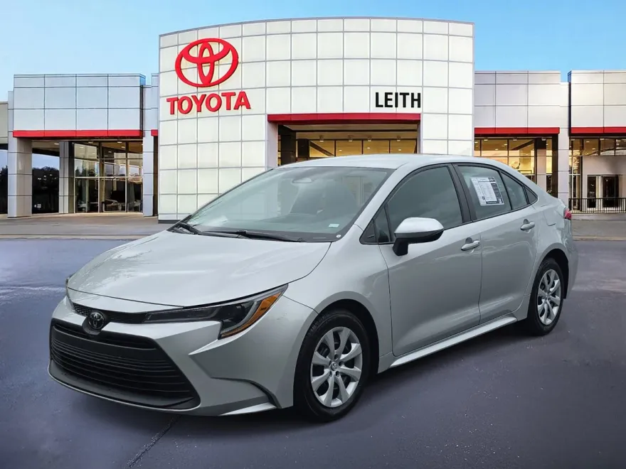 2023 Toyota Corolla LE photo 1