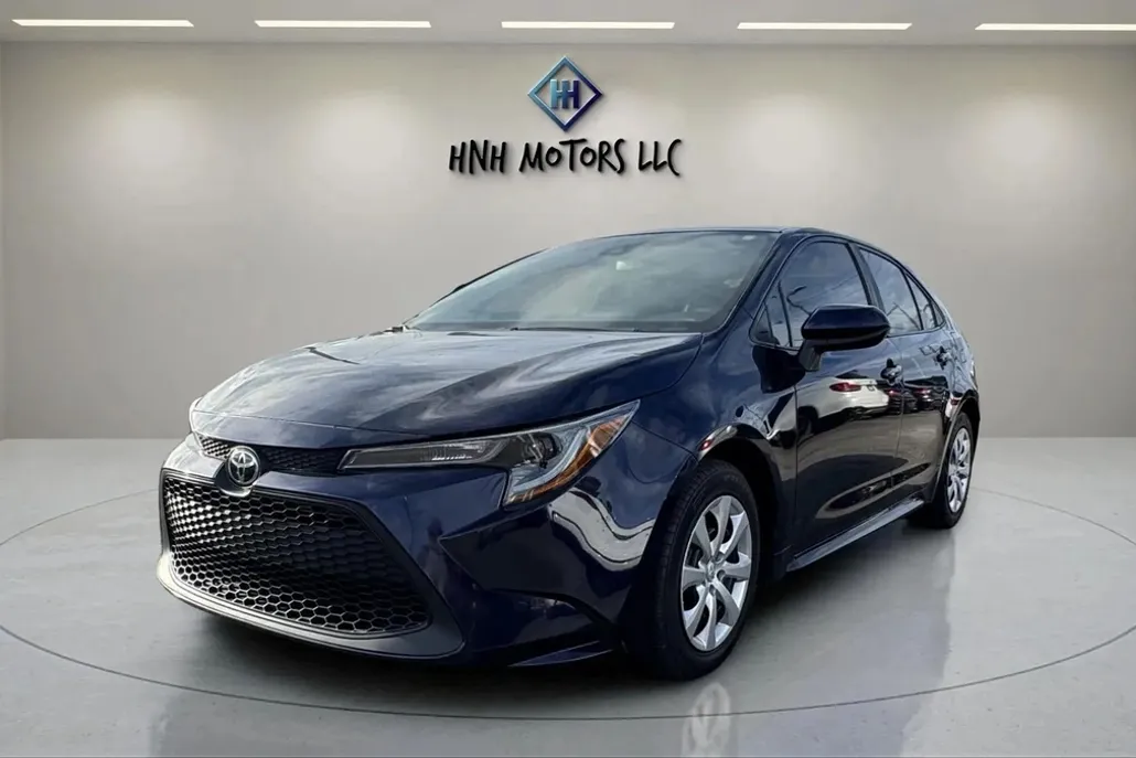 2022 Toyota Corolla LE photo 1