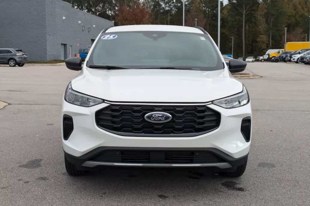 2025 Ford Escape ST-Line photo 1