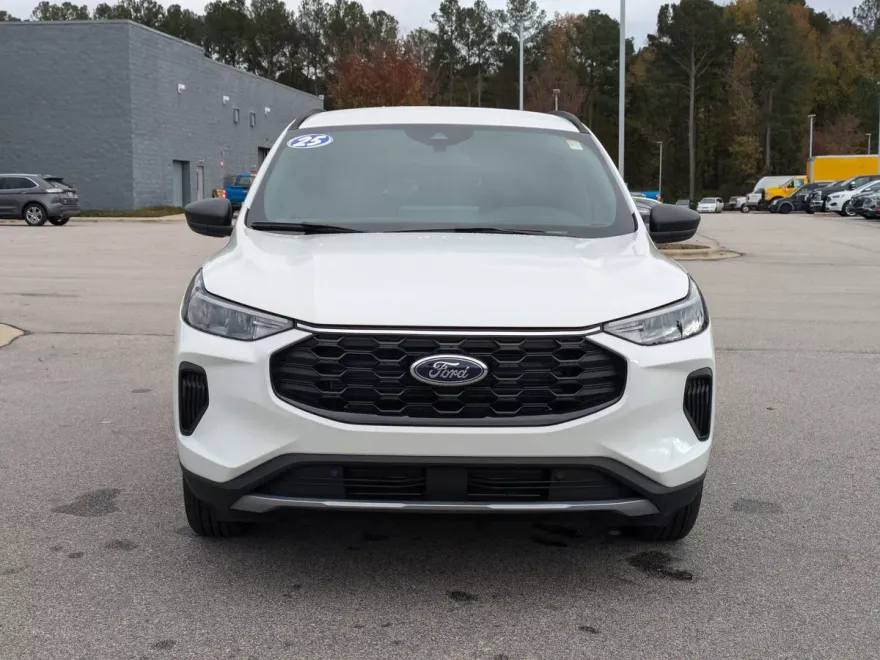 2025 Ford Escape ST-Line photo 1