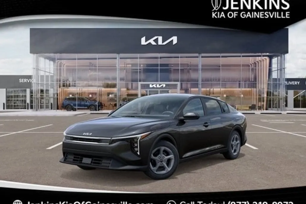 2025 Kia K4 LXS photo 1