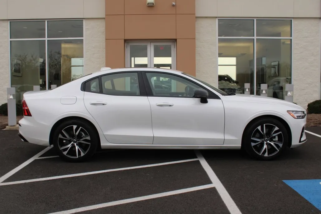 2024 Volvo S60 B5 Core photo 1