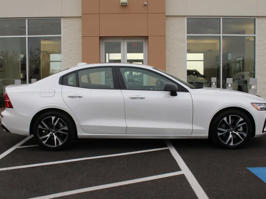 2024 Volvo S60 B5 Core photo 1