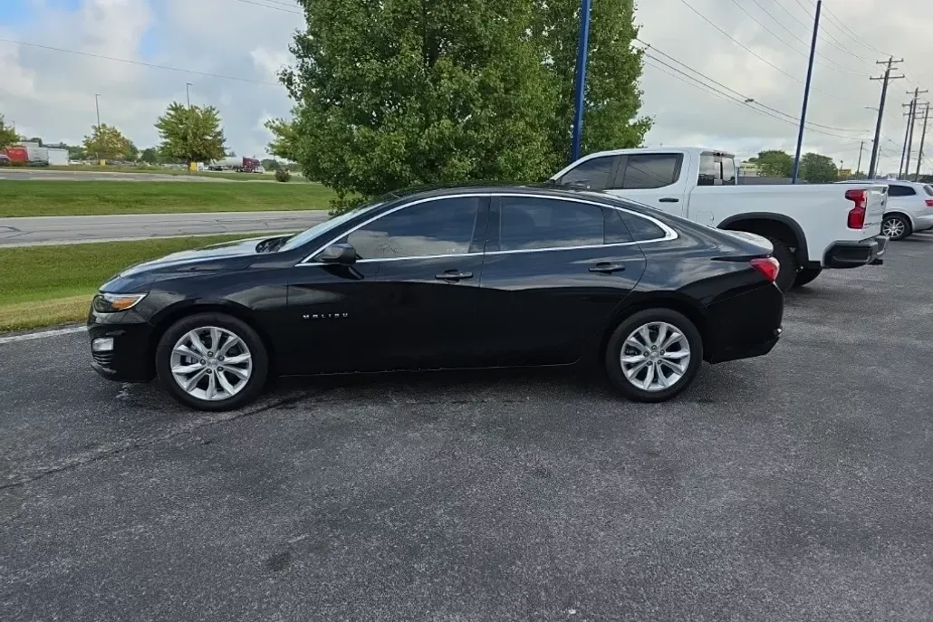 2022 Chevrolet Malibu 1LT photo 1