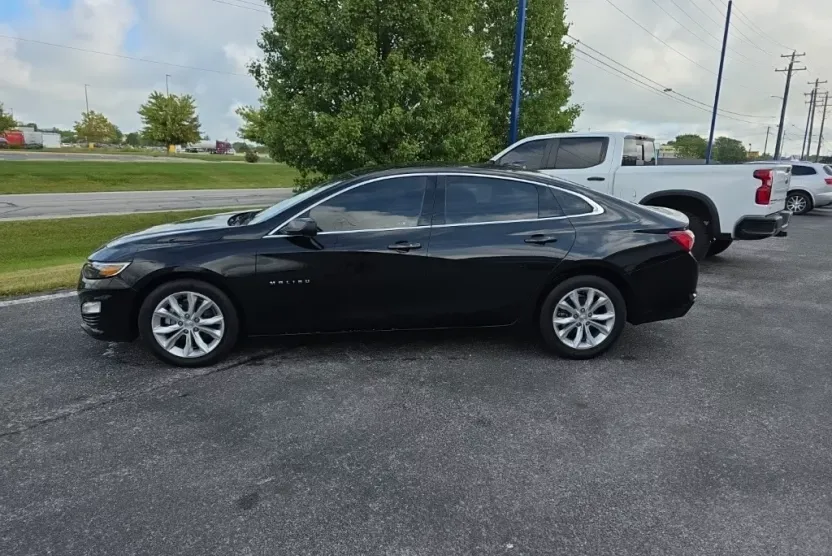 2022 Chevrolet Malibu 1LT photo 1