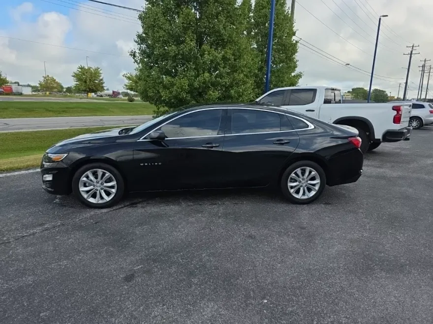 2022 Chevrolet Malibu 1LT photo 1