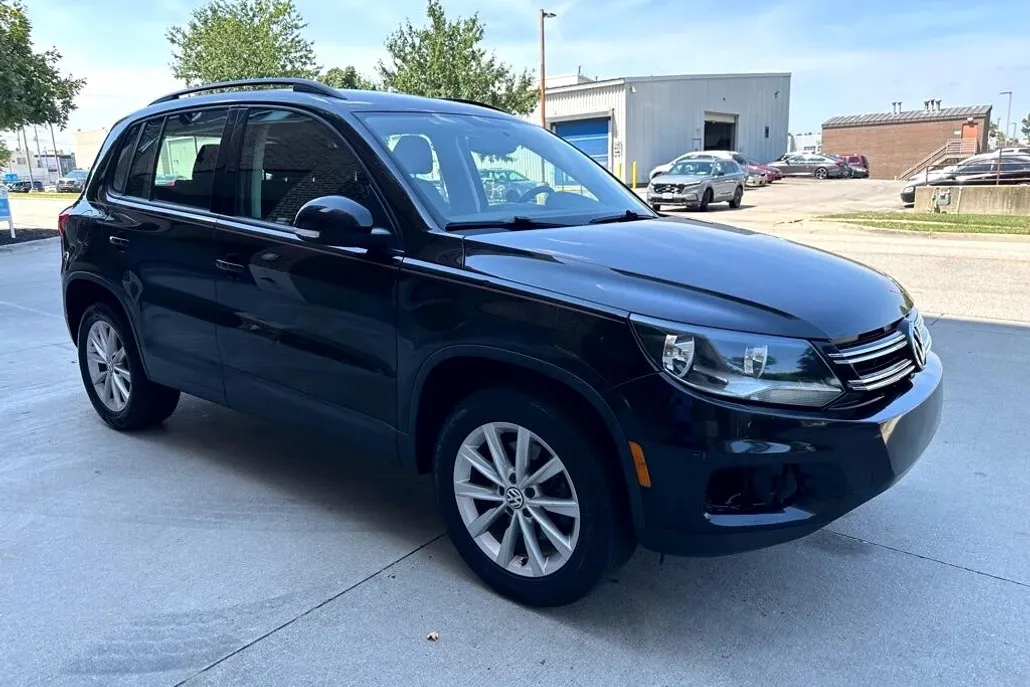 2017 Volkswagen Tiguan S photo 1