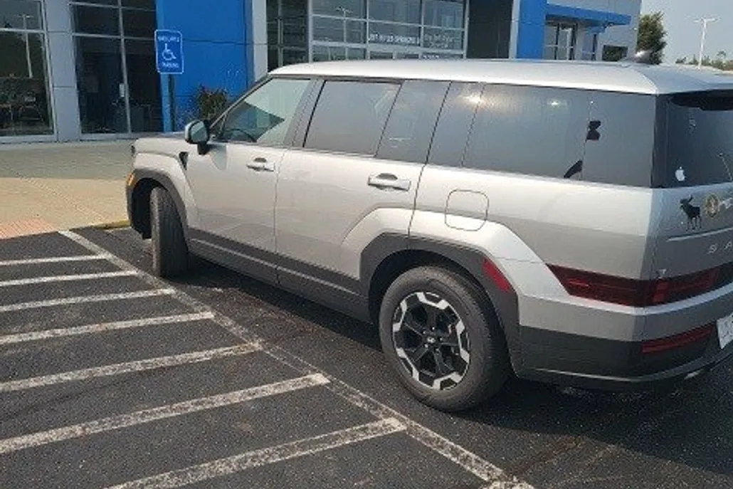 2024 Hyundai Santa Fe SE photo 1