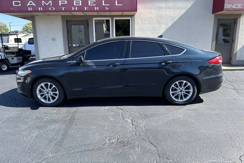 2020 Ford Fusion SE photo 1