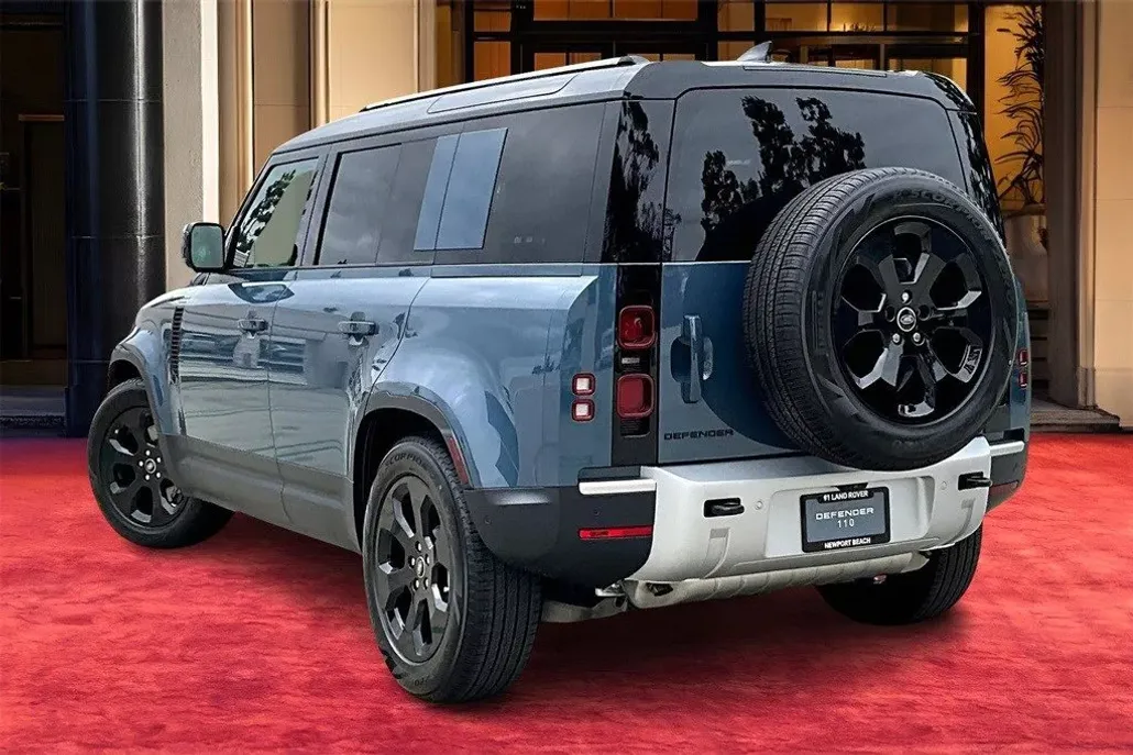 2025 Land Rover Defender 110 S photo 1