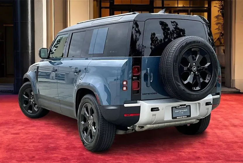 2025 Land Rover Defender 110 S photo 1