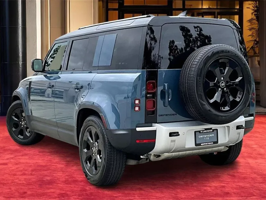 2025 Land Rover Defender 110 S photo 1