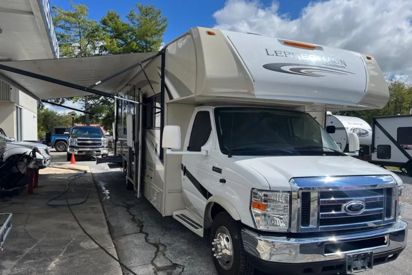 2016 Ford E-450 photo 1