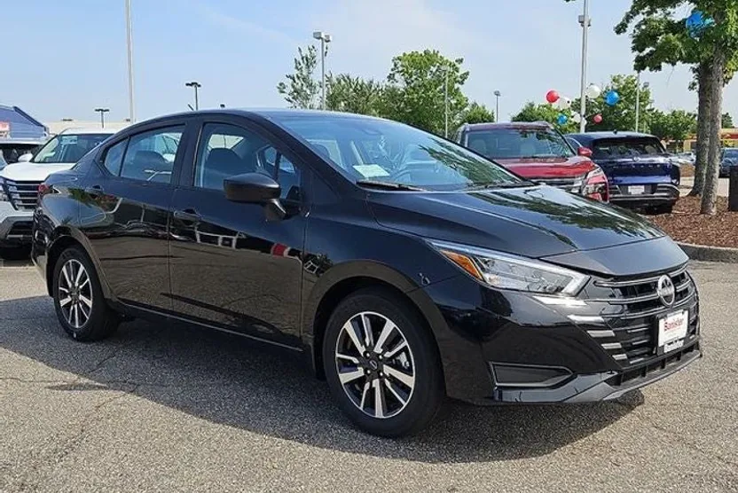 2025 Nissan Versa 1.6 S photo 1