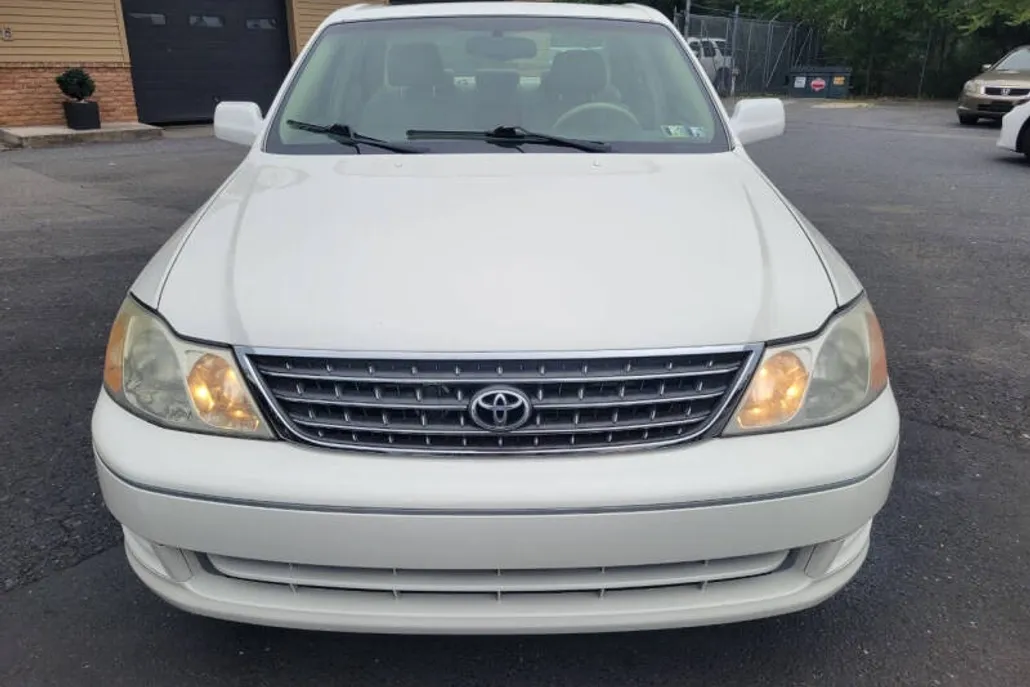 2004 Toyota Avalon XL photo 1