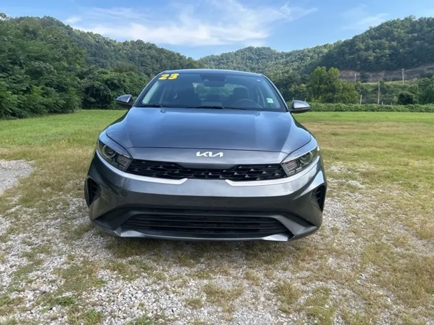 2023 Kia Forte LXS photo 1