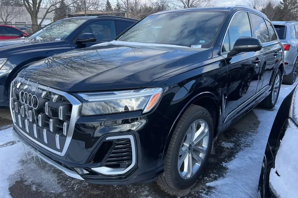 2025 Audi Q7 55 Premium Plus photo 1
