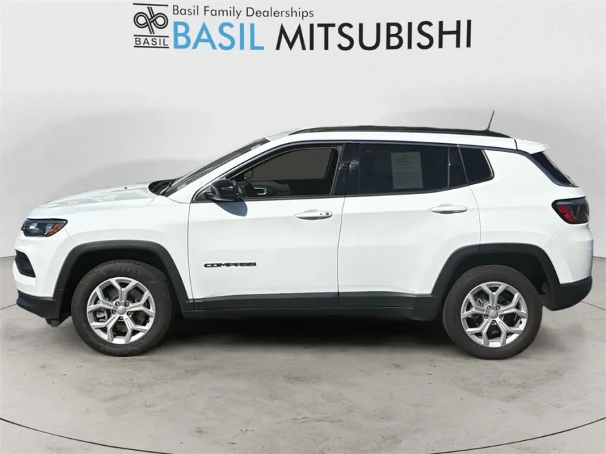 2024 Jeep Compass Latitude photo 1