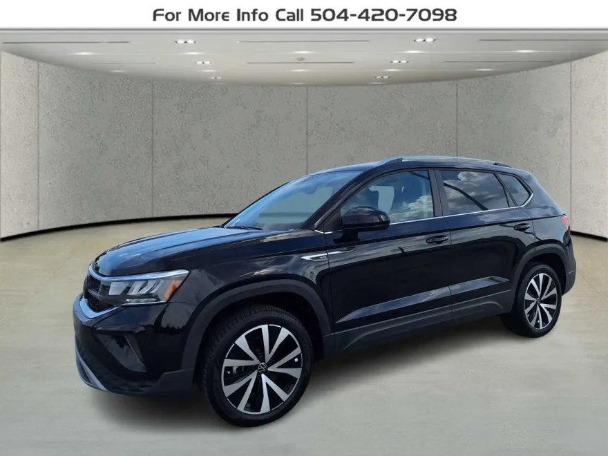 2024 Volkswagen Taos SE photo 1