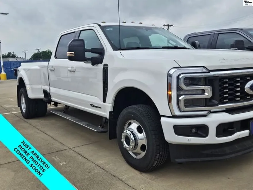 2025 Ford F-350 Platinum photo 1