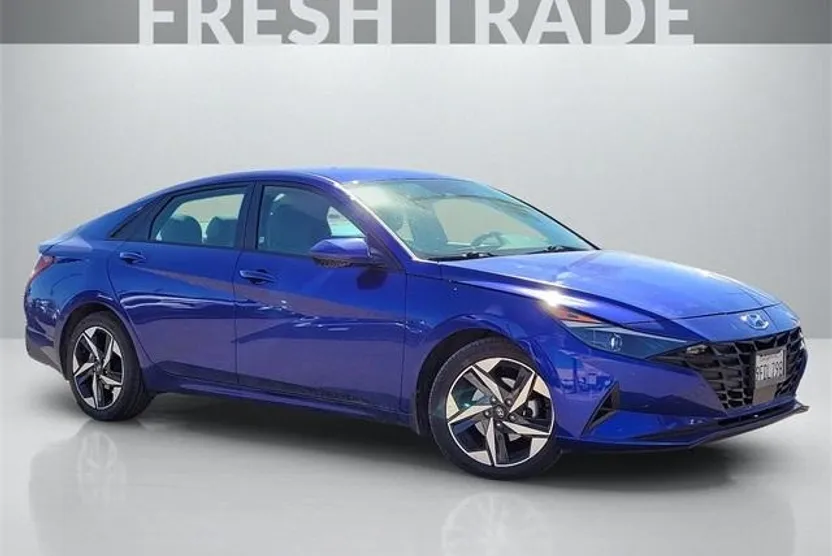 2023 Hyundai Elantra SEL photo 1