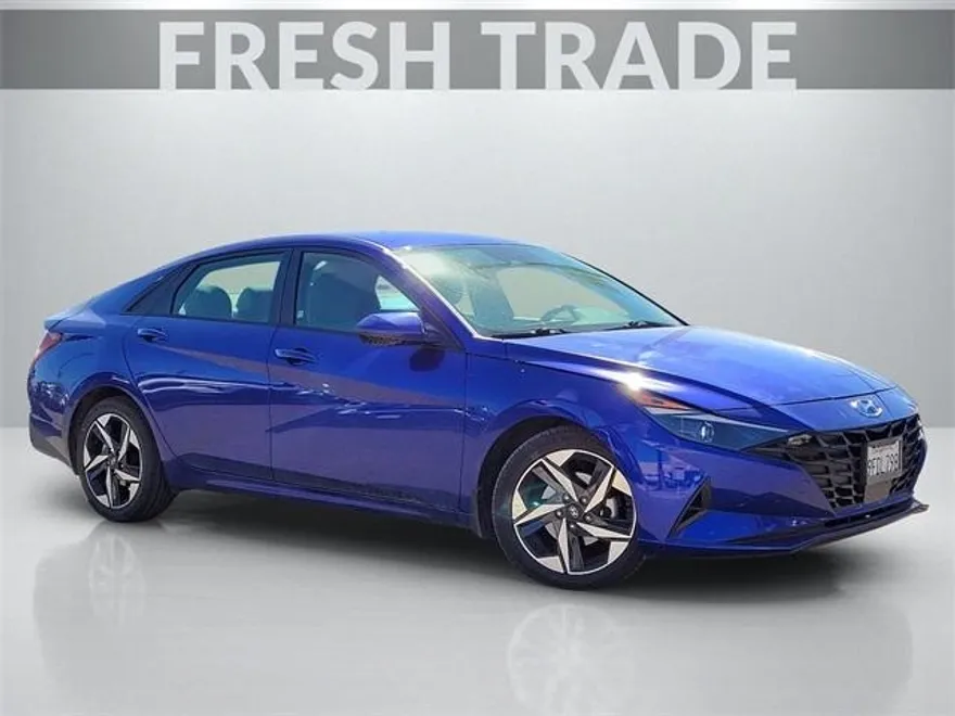 2023 Hyundai Elantra SEL photo 1