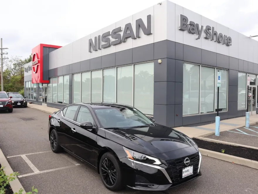2025 Nissan Altima SV photo 1