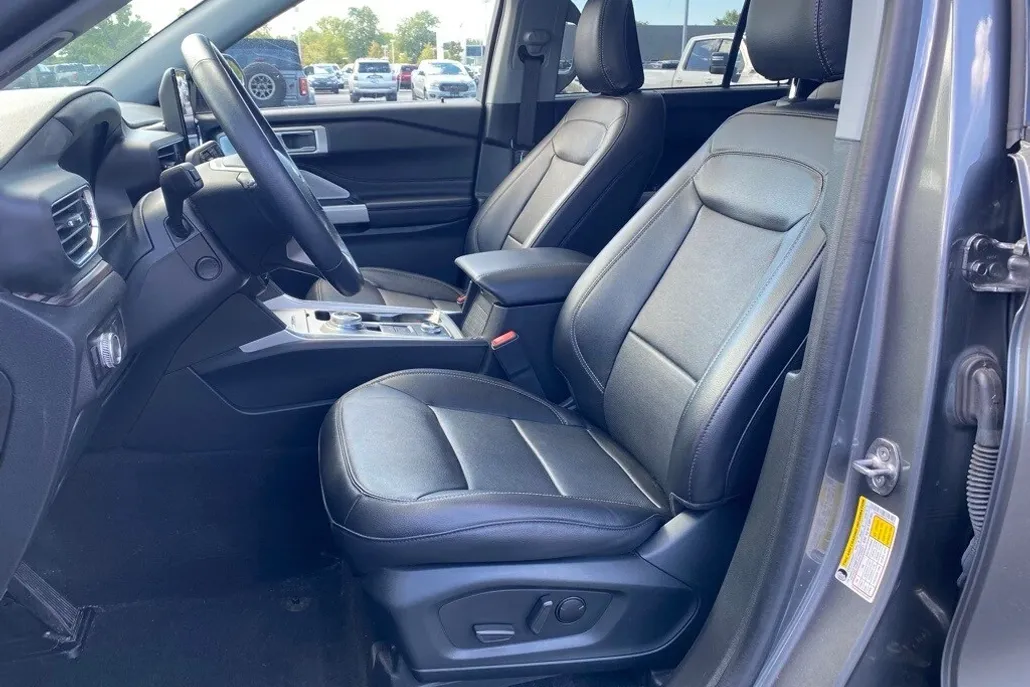 2023 Ford Explorer Limited photo 1