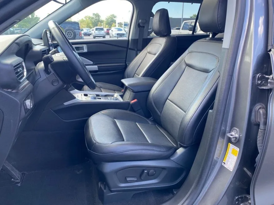 2023 Ford Explorer Limited photo 1