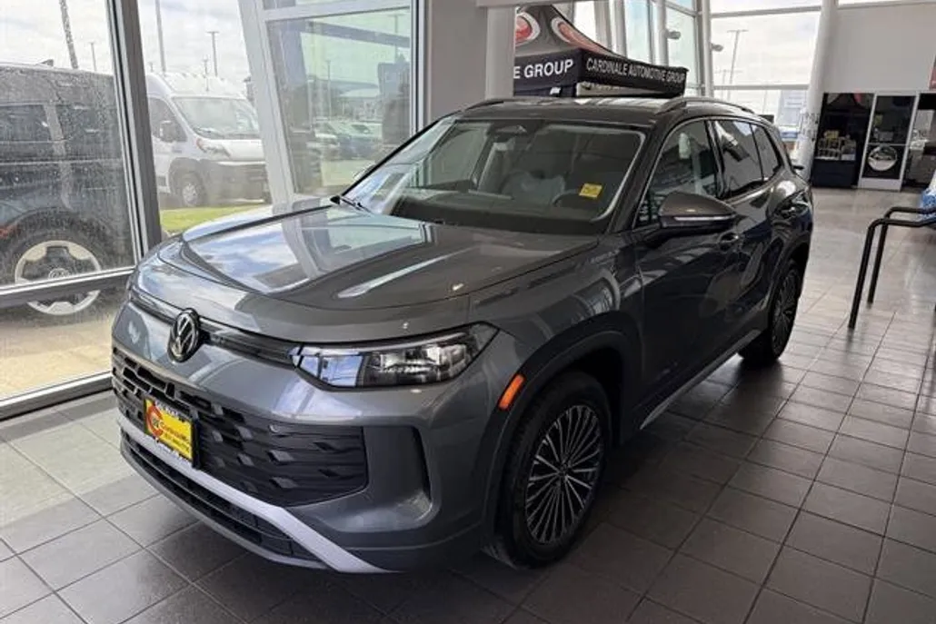 2025 Volkswagen Tiguan S photo 1
