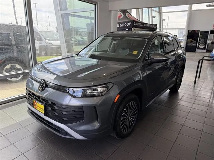 2025 Volkswagen Tiguan S photo 1