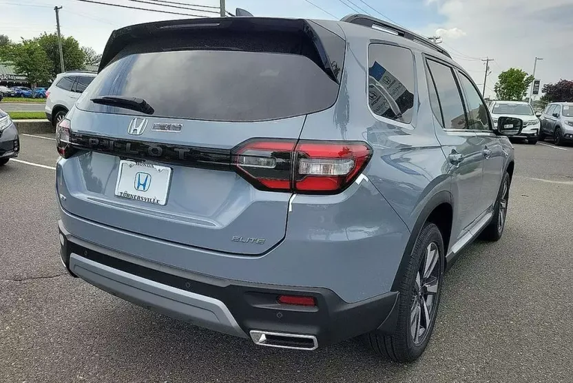2025 Honda Pilot Elite photo 1