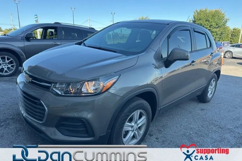 2021 Chevrolet Trax LS photo 1