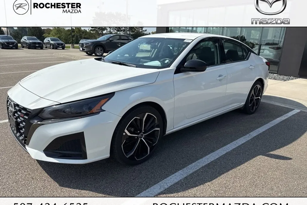 2024 Nissan Altima 2.5 SR photo 1