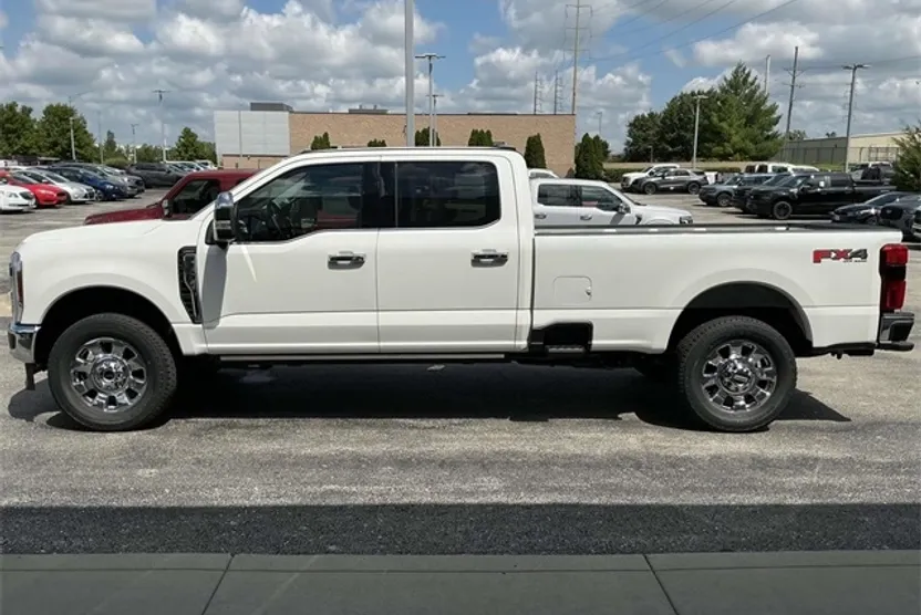 2026 Ford F-350 Lariat photo 1