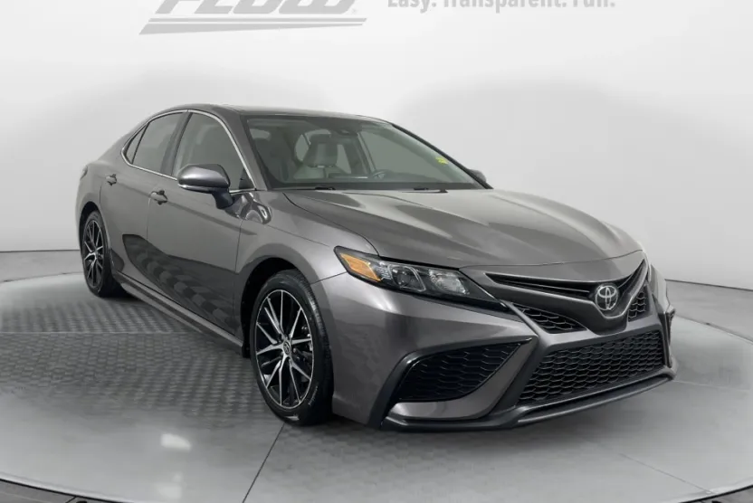 2023 Toyota Camry SE photo 1