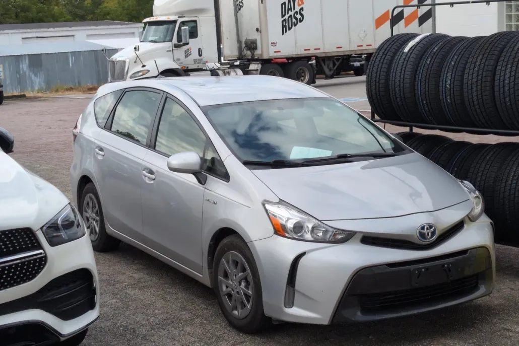 2015 Toyota Prius V Three photo 1