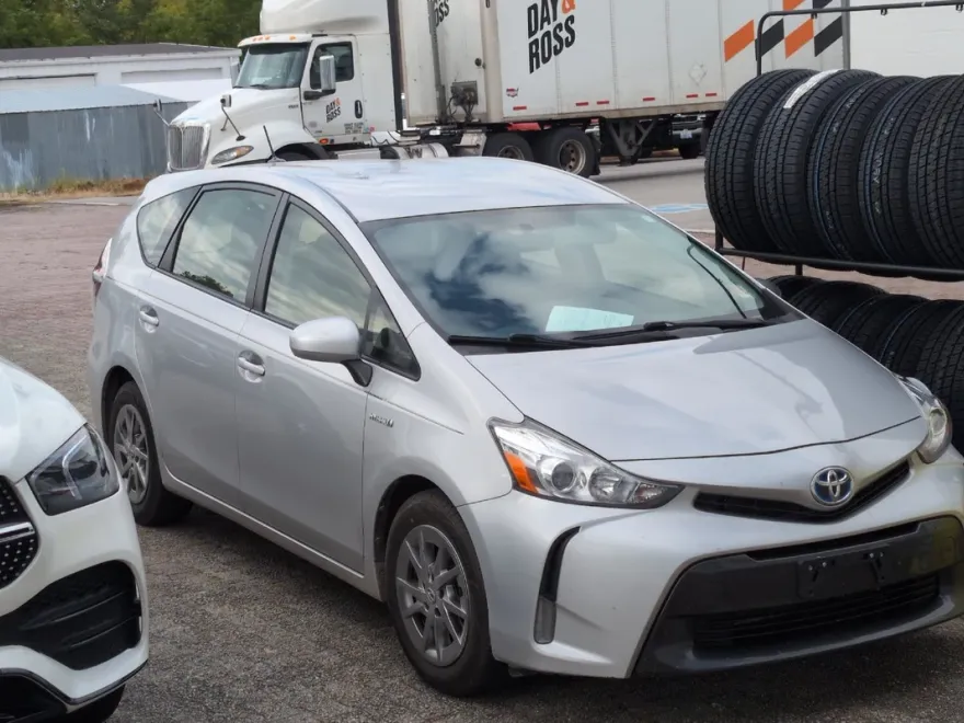 2015 Toyota Prius V Three photo 1