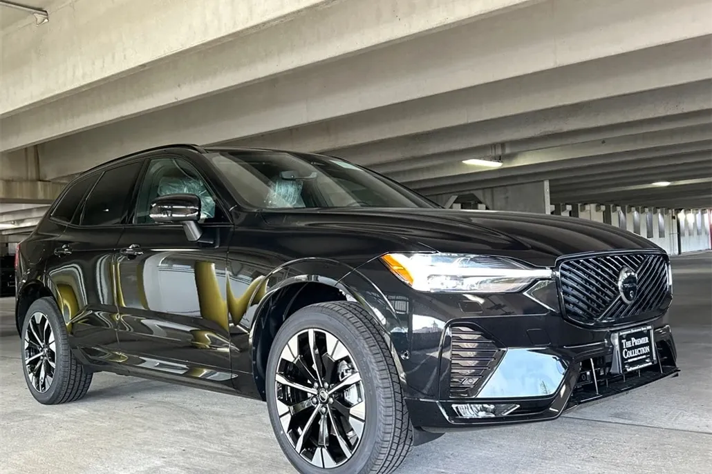 2026 Volvo XC60 B5 Plus photo 1