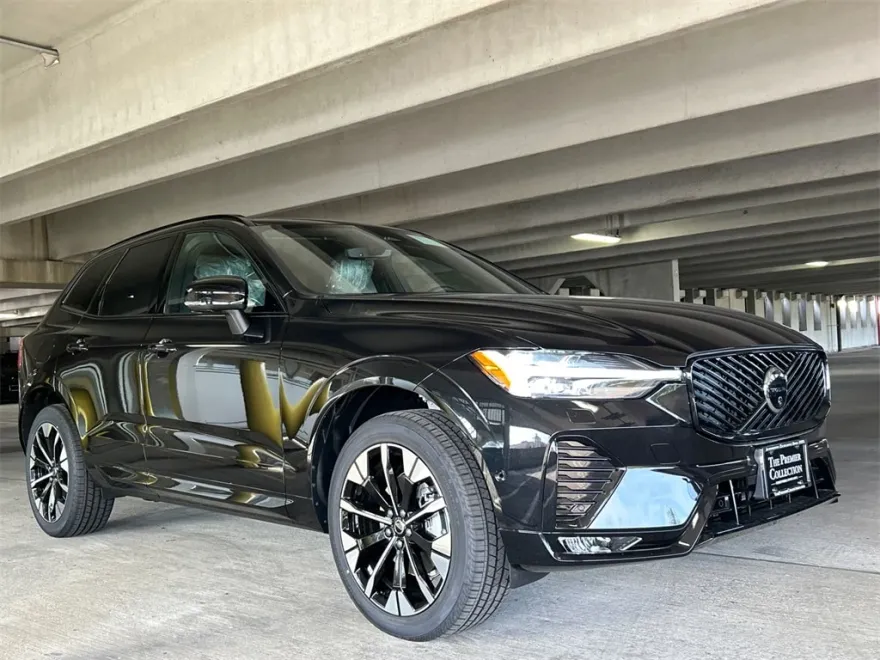 2026 Volvo XC60 B5 Plus photo 1