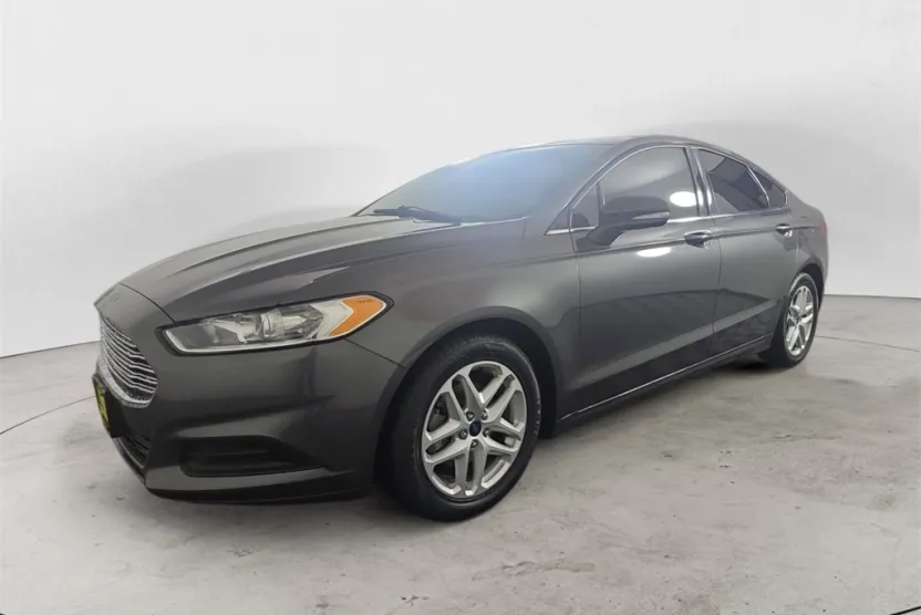 2016 Ford Fusion SE photo 1