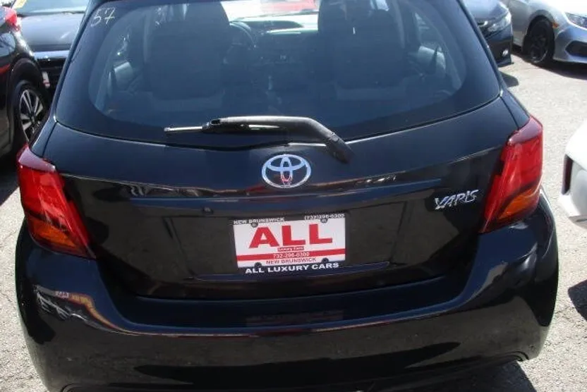 2015 Toyota Yaris L photo 1