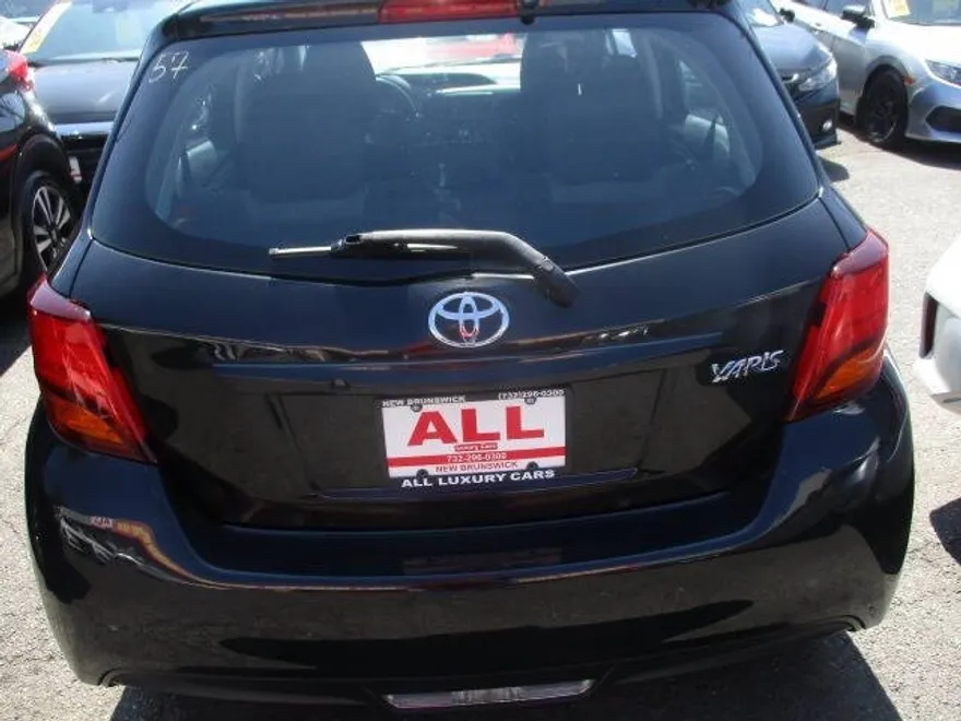 2015 Toyota Yaris L photo 1