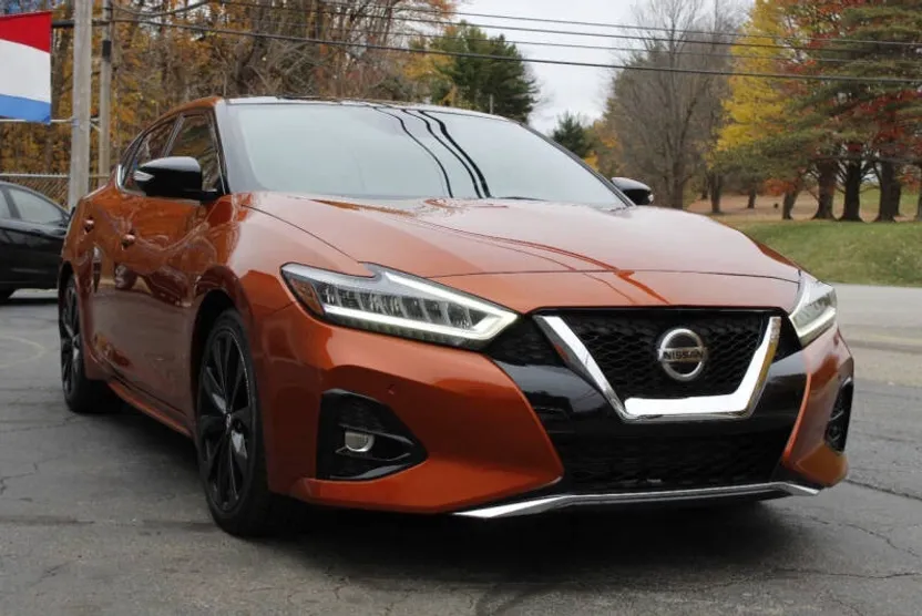 2019 Nissan Maxima SR photo 1