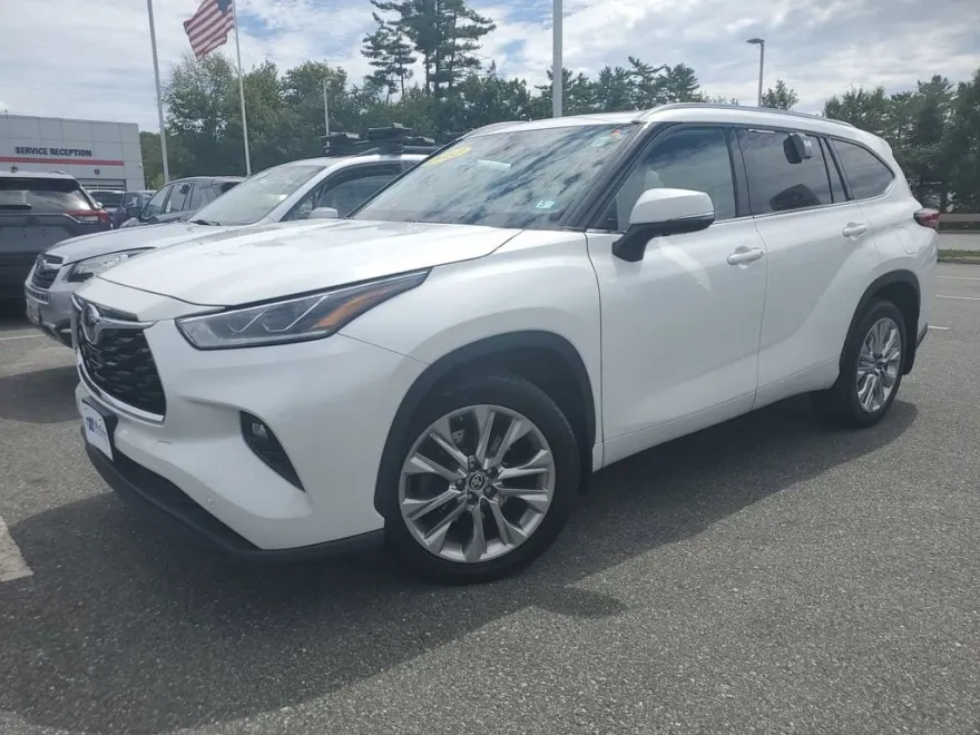 2023 Toyota Highlander Limited photo 1