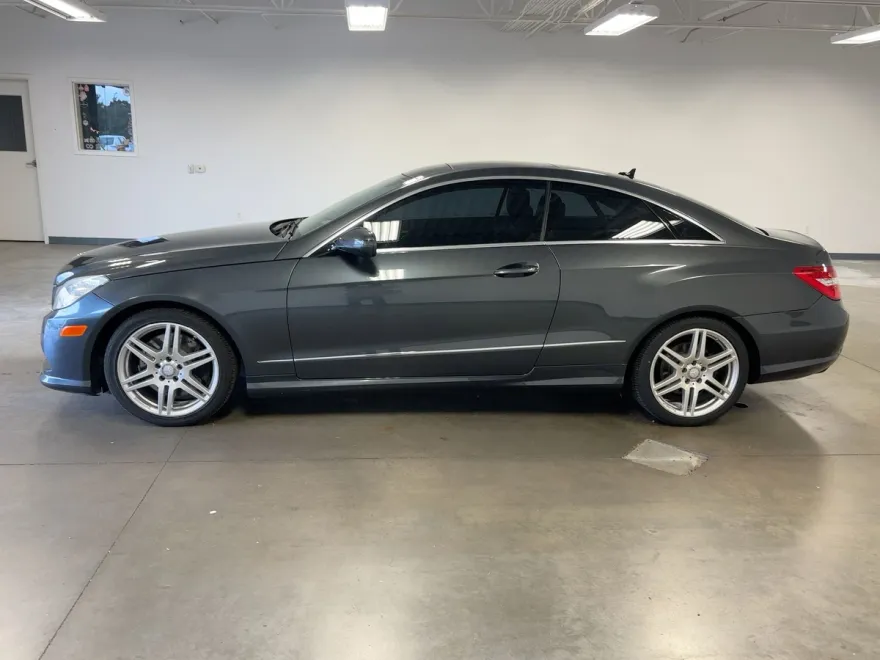 2010 Mercedes Benz E 550 Coupe photo 1