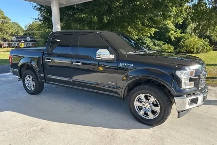 2017 Ford F-150 Lariat photo 1