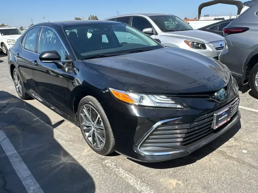 2022 Toyota Camry Hybrid XLE photo 1